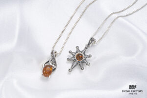 JEWELLERY WITH DIFFERENT