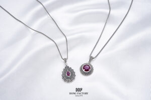 JEWELLERY WITH DIFFERENT